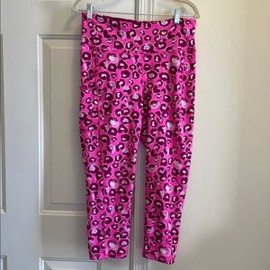 LILLY PULITZER size L Luxletic 24H weekender cropped leg in Don’t be a Cheetah